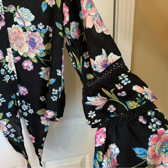 Maurices Floral Tie Front Tiered Bell Long Sleeve Blouse, size M - Picture 3 of 8